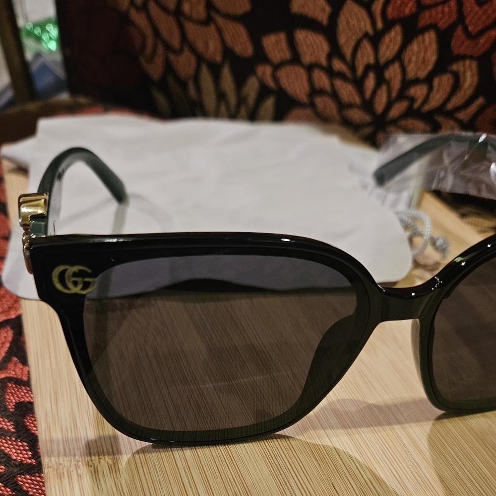 Glossy Black Square Women's Sunglasses with Dark Lenses - Picture 3 of 7
